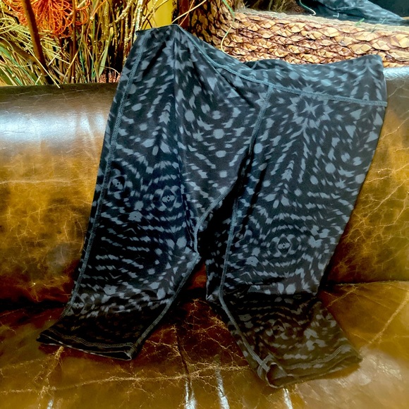 Zella Gray Black Print Medium - Picture 4 of 4